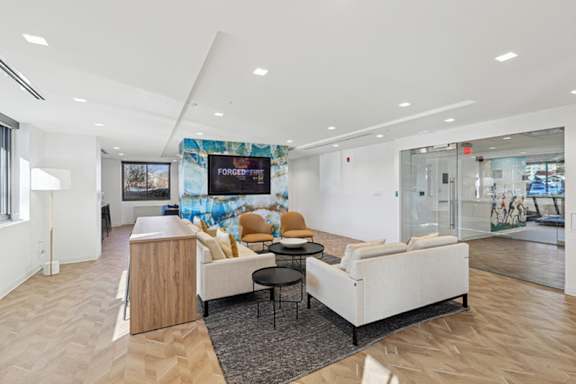 Resident Lounge at Stratford at Southern Towers, Alexandria, Virginia
