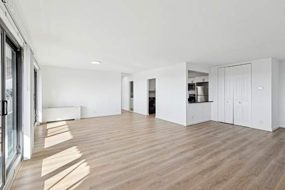 Large Vacant Living Area at Stratford at Southern Towers, Alexandria, VA