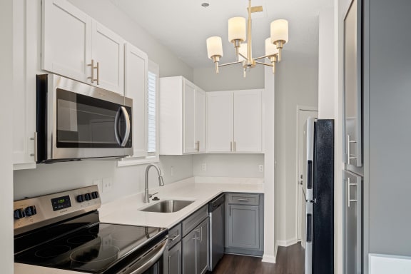 Stainless Steel Appliances at Cambridge Apartments, Raleigh North Carolina