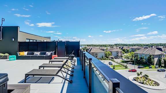Rooftop terrace with seating and neighborhood views at Horizon Apartments, Gatineau, Quebec