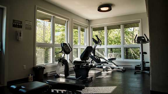 Fitness center with cardio and exercise equipment at Horizon Apartments, Gatineau