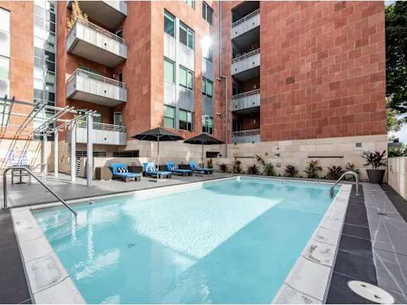 Sparkling Pool at Catania, Pasadena, CA 91105