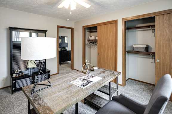 Desk Chairs And Storage at The Pointe, LaVista, 68128