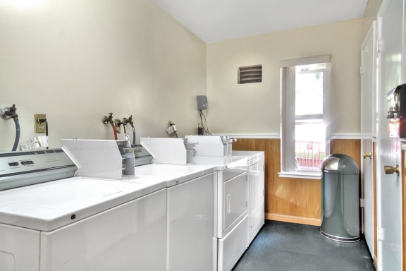 laundry facilities at Laurel Grove, Menlo Park, CA, 94025