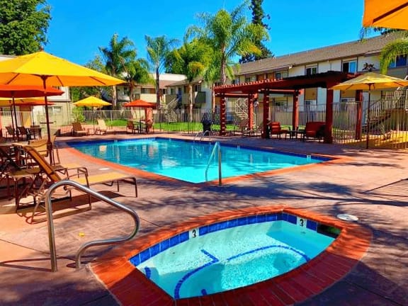 resort style pool at Sunnyvale Town Center Apartments