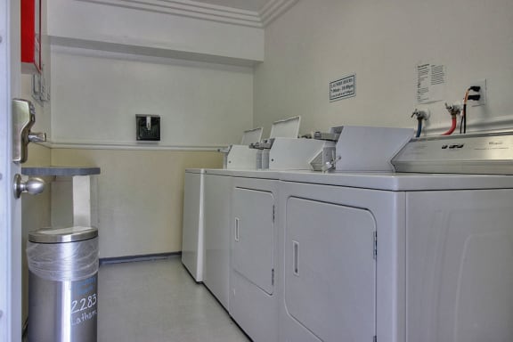 Smart Laundry Rooms at Mountain View Place, California, 94040