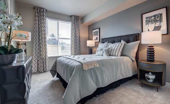 Bedroom with cozy bed at Renaissance Square, California, 94520