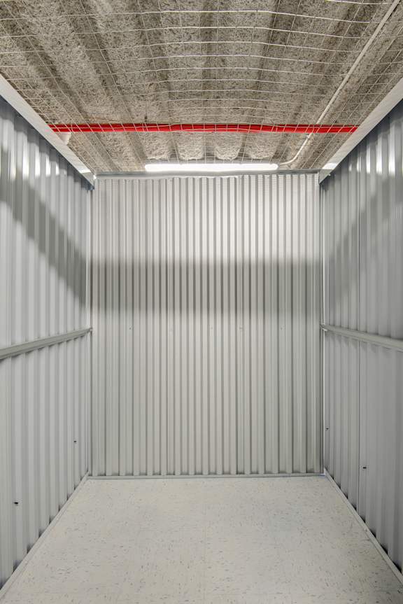 A large empty room with a red line on the ceiling.