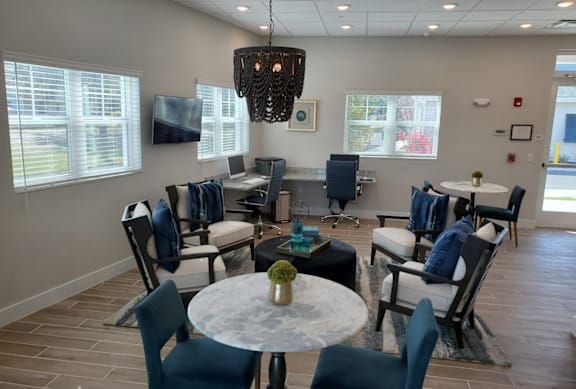 A large room with a round table and chairs.