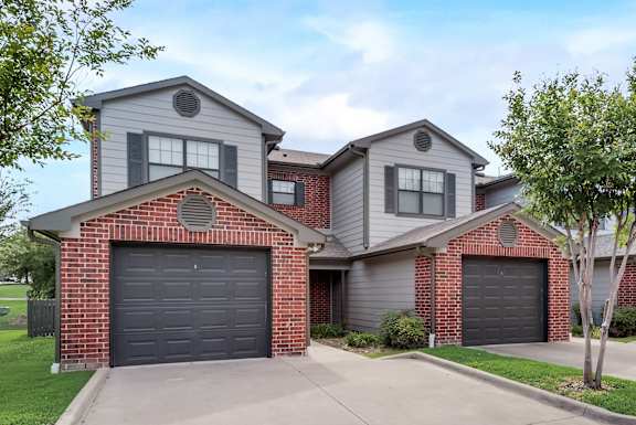 Mount Vernon Apartments | Desoto TX | Townhomes with Garage