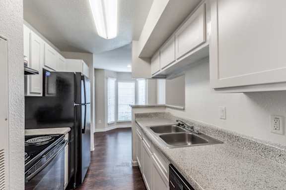 Parque at Bellaire Apartments