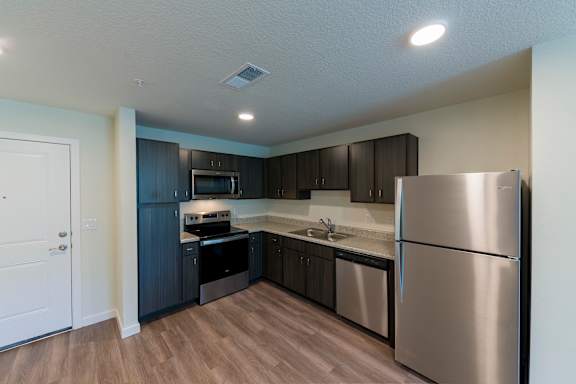 Molly Crossing| Middleburg, FL | Fully-Equipped Kitchens