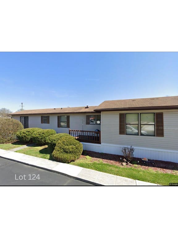 Floor Plan  A house with the label "Lot 124" is shown in the image.