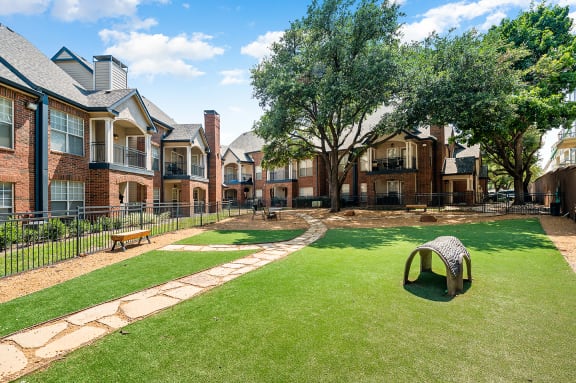 the preserve at ballantyne commons apartments courtyard and exterior