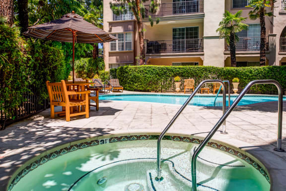 the swimming pool at the apartments for rent  at L'Estancia, Studio City, California