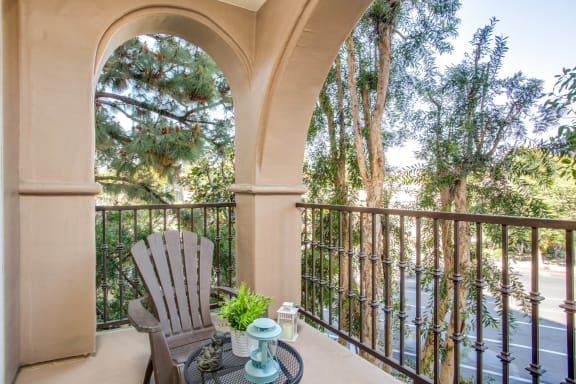 a balcony with a chair and a view of a tree  at L&#x27;Estancia, California, 91604