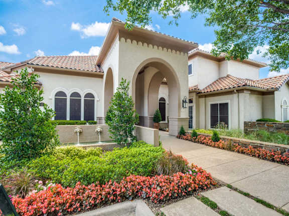 Lush Landscaping at La Ventura Apartments, Plano, 75093