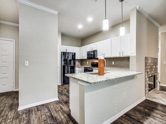 Well Equipped Kitchen And Dining at The Canyons Apartments, Fort Worth, 76116