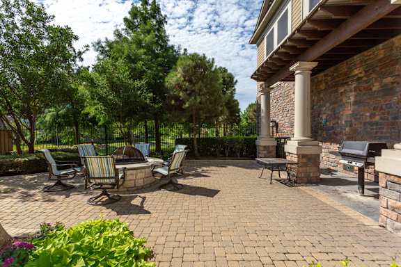 Fire Pit and BBQ Area at Las Brisas Apartment Homes, Texas