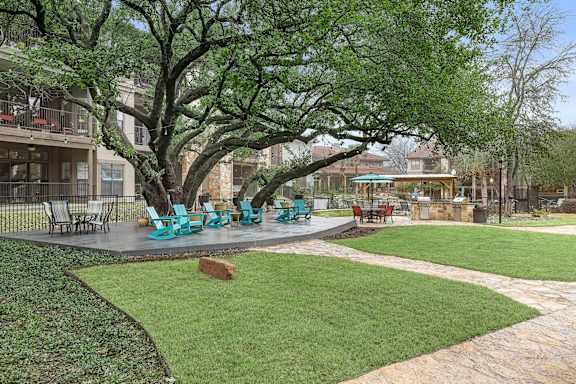Garden Area at Waters Edge Apartment Homes, Georgetown, TX, 78626