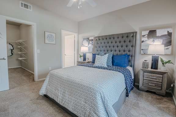 Beautiful Bright Bedroom at The Summit by Picerne Apartments, Nevada