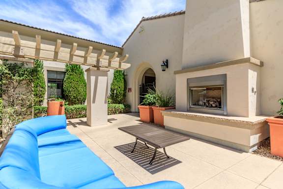 lopo fire lounge at Loreto & Palacio Apartments, Las Vegas, NV