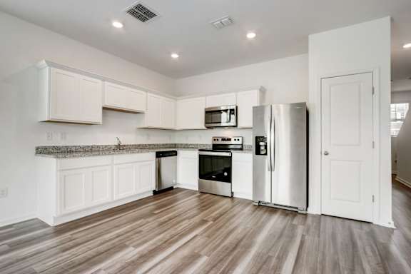 Modern and fully-equipped kitchen at Beacon at Arbours in Ruskin, FL