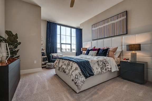 Beautiful Bright Bedroom at The Hamilton, Texas, 75226