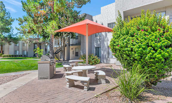 Outdoor Courtyard at Miramonte Apartments, Arizona, 85250