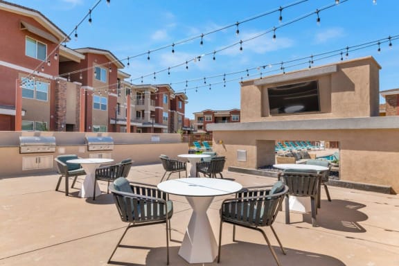 Outdoor Grill With Intimate Seating Area at Zaterra Luxury Apartments, Arizona