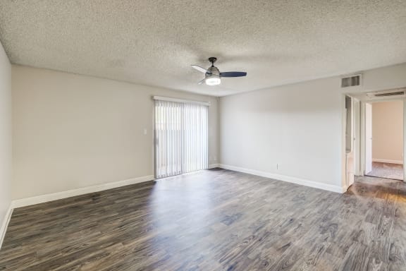 Vacant Living Area at Denim Scottsdale, Scottsdale