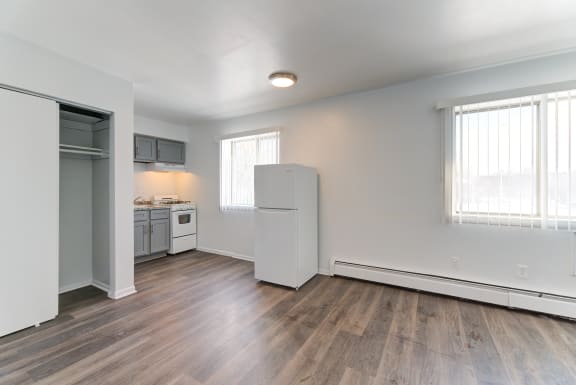 Wood Floor Dining Room at Johnson Legacy Apartments, Milwaukee, WI