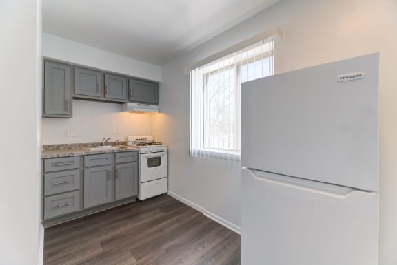 Electric Range In Kitchen at Johnson Legacy Apartments, Milwaukee
