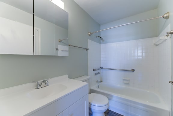 Large Soaking Tub In Bathroom at Johnson Legacy Apartments, Milwaukee, Wisconsin
