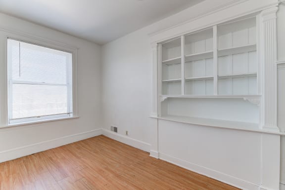 Beautiful Window Blinds at Johnson Legacy Apartments, Wisconsin