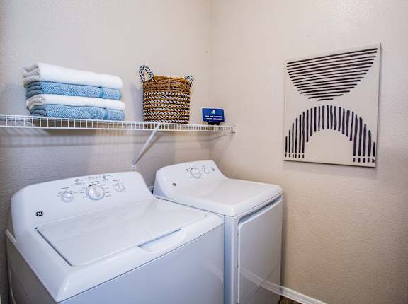 Apartments for Rent in Glendale Arizona with Full Size Washer Dryer in Unit