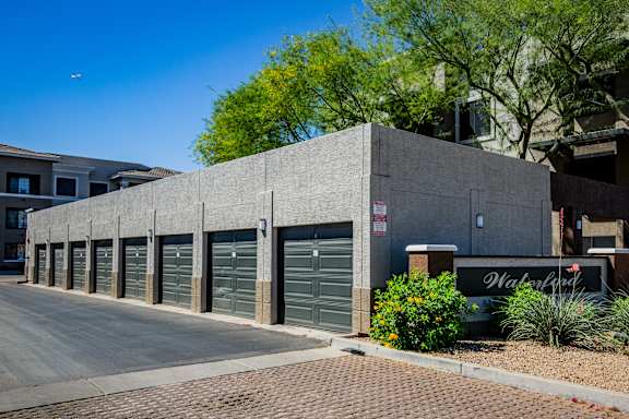 Detached Garages at Mesa, Arizona Apartment Near University of Phoenix