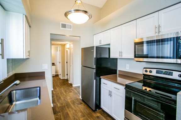 1 Bedroom Tucson Apartments with Full Kitchen with Dishwasher