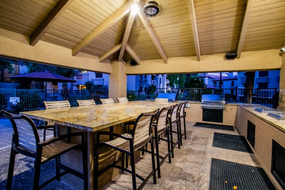 Apartments for Rent in Scottsdale 85251 with Covered Poolside Lounge