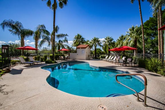Townhouses for Rent in Tucson with Relaxing Pool Decks to Sunbath