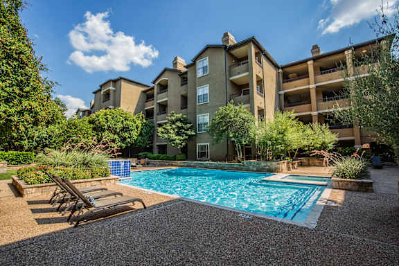 Refreshing pool at North Dallas APTS