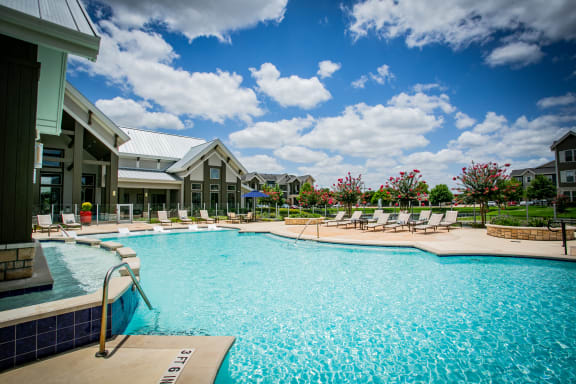 Houston Apartment Community with Beautiful Pool
