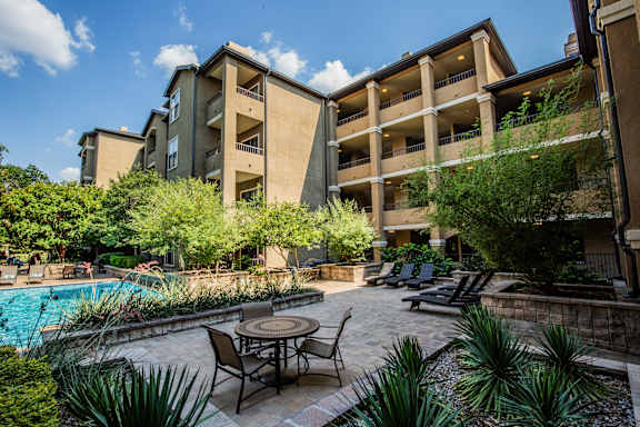 Pool sundeck at Dallas apartment 75254