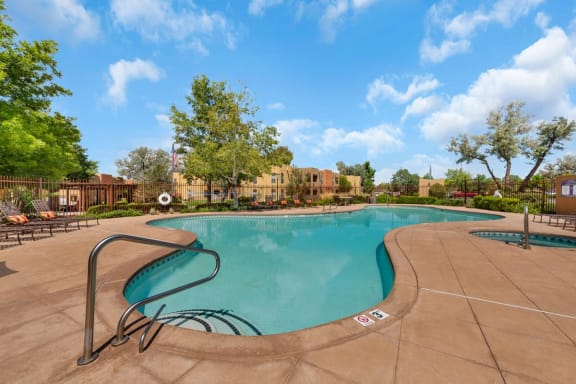 Beautiful Salt Water Swimming Pool near Presbyterian Hospital Santa Fe