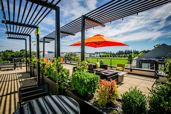 Hillsboro Apartment with Rooftop Patio with Chairs