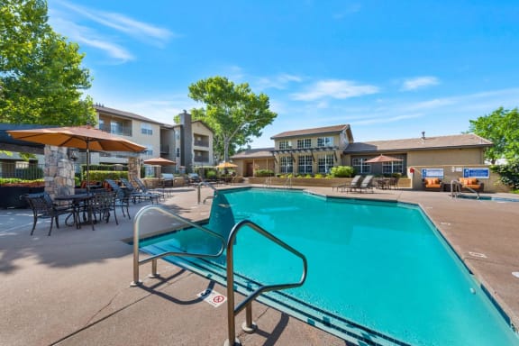 Rio Rancho NM Apartments with Beautiful Swimming Pool and Sundeck