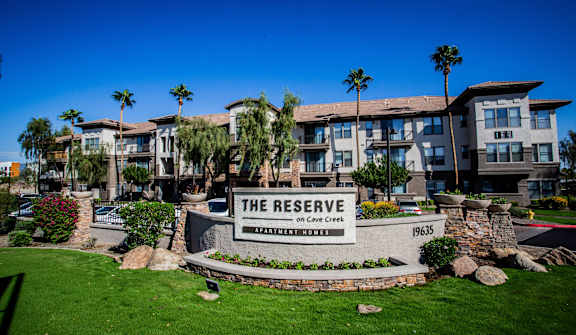 Studio, 1, 2, and 3-Bedroom Apartments Cave Creek and 101