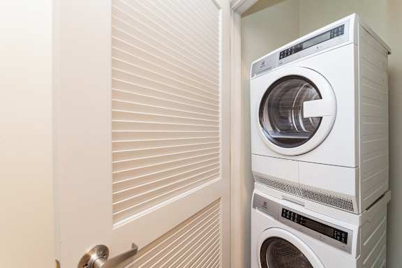 In Home Full Size Washer And Dryer at Circ Apartments, Richmond, VA 23220