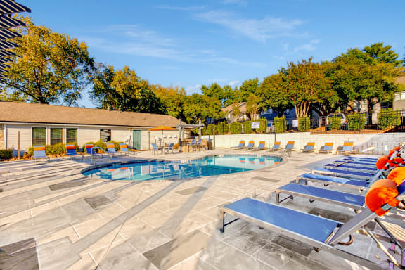 the swimming pooll at Edgemont Apartments, PRG Real Estate, Greenville, 29615