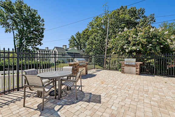 Grilling Station and Picnic Area at Hyde Park Apartment & Townhomes Chester, VA 23831